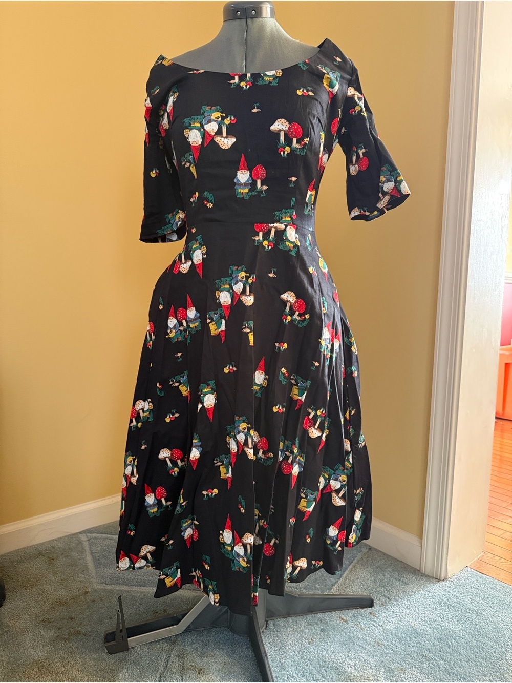 US Small/UK10 Collectif Amber Dress in Gnome & Mushroom Novelty Print